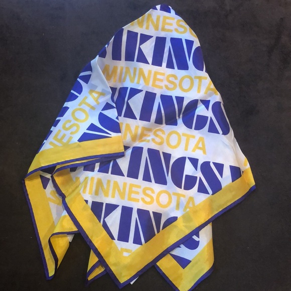 Sport scarves - Picture 1 of 5